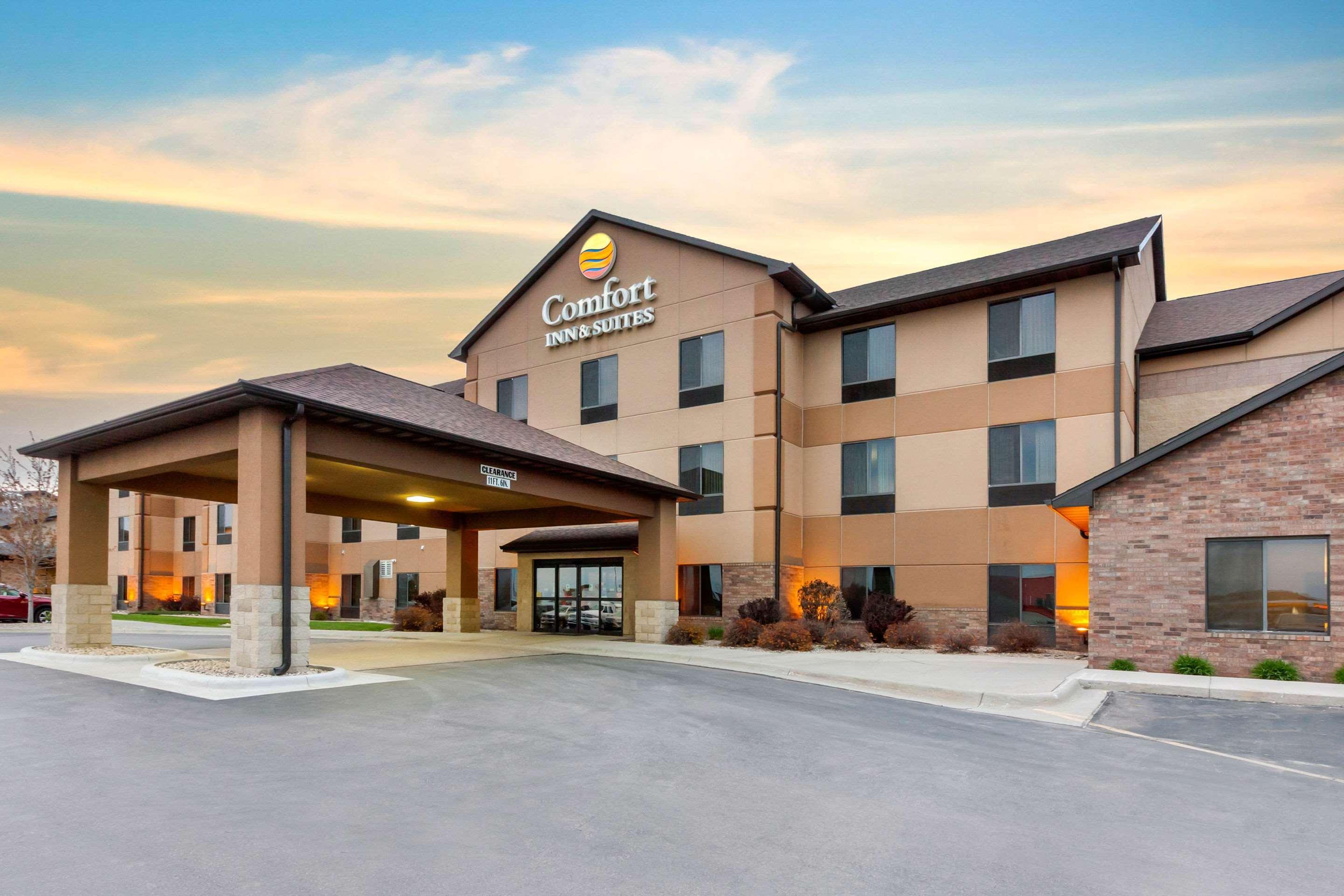 Comfort Inn & Suites Mitchell I-90 Extérieur photo