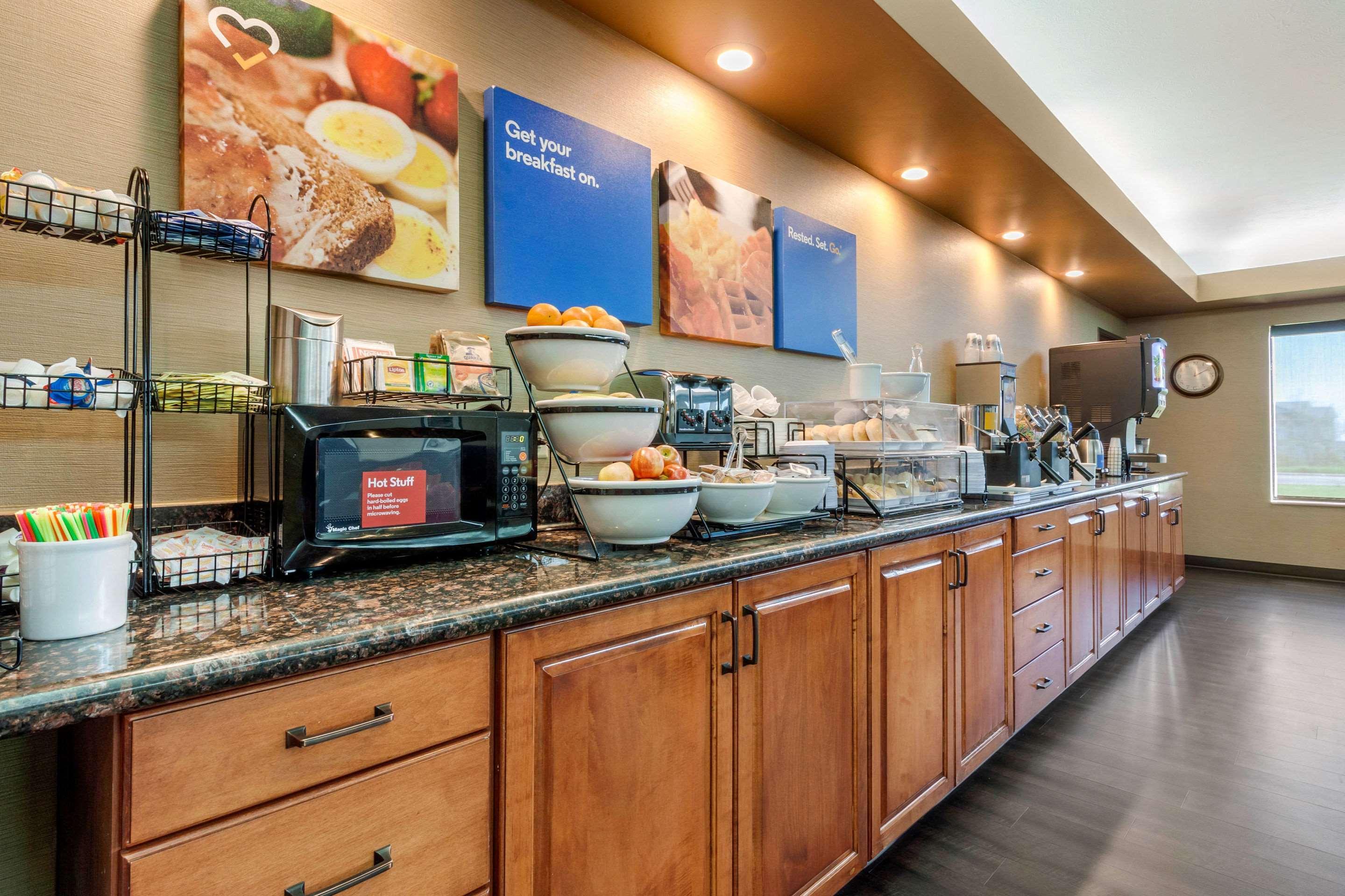 Comfort Inn & Suites Mitchell I-90 Extérieur photo