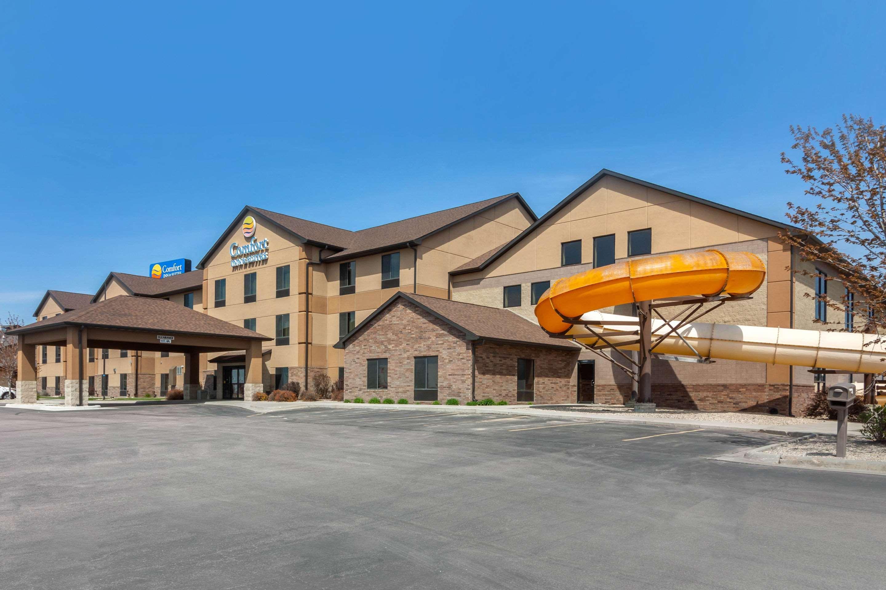 Comfort Inn & Suites Mitchell I-90 Extérieur photo