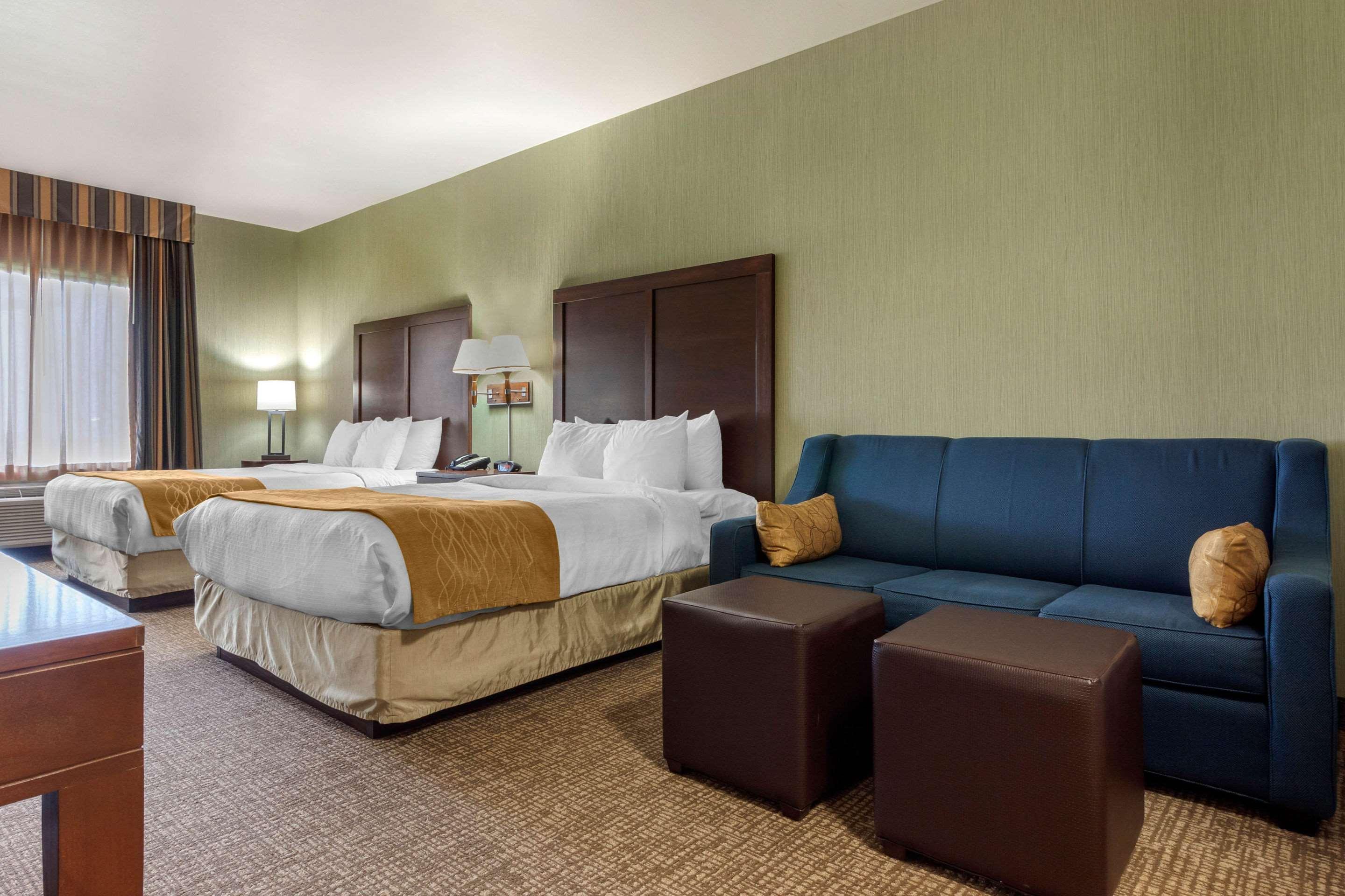 Comfort Inn & Suites Mitchell I-90 Extérieur photo