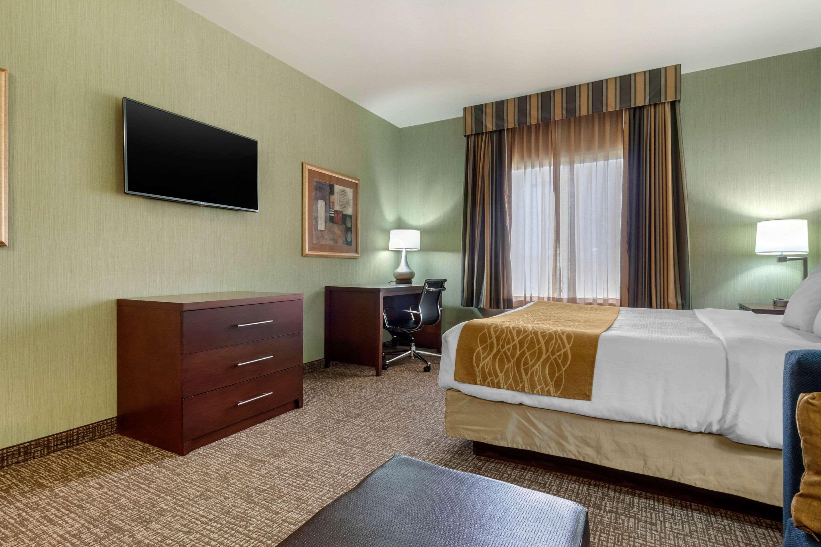 Comfort Inn & Suites Mitchell I-90 Extérieur photo