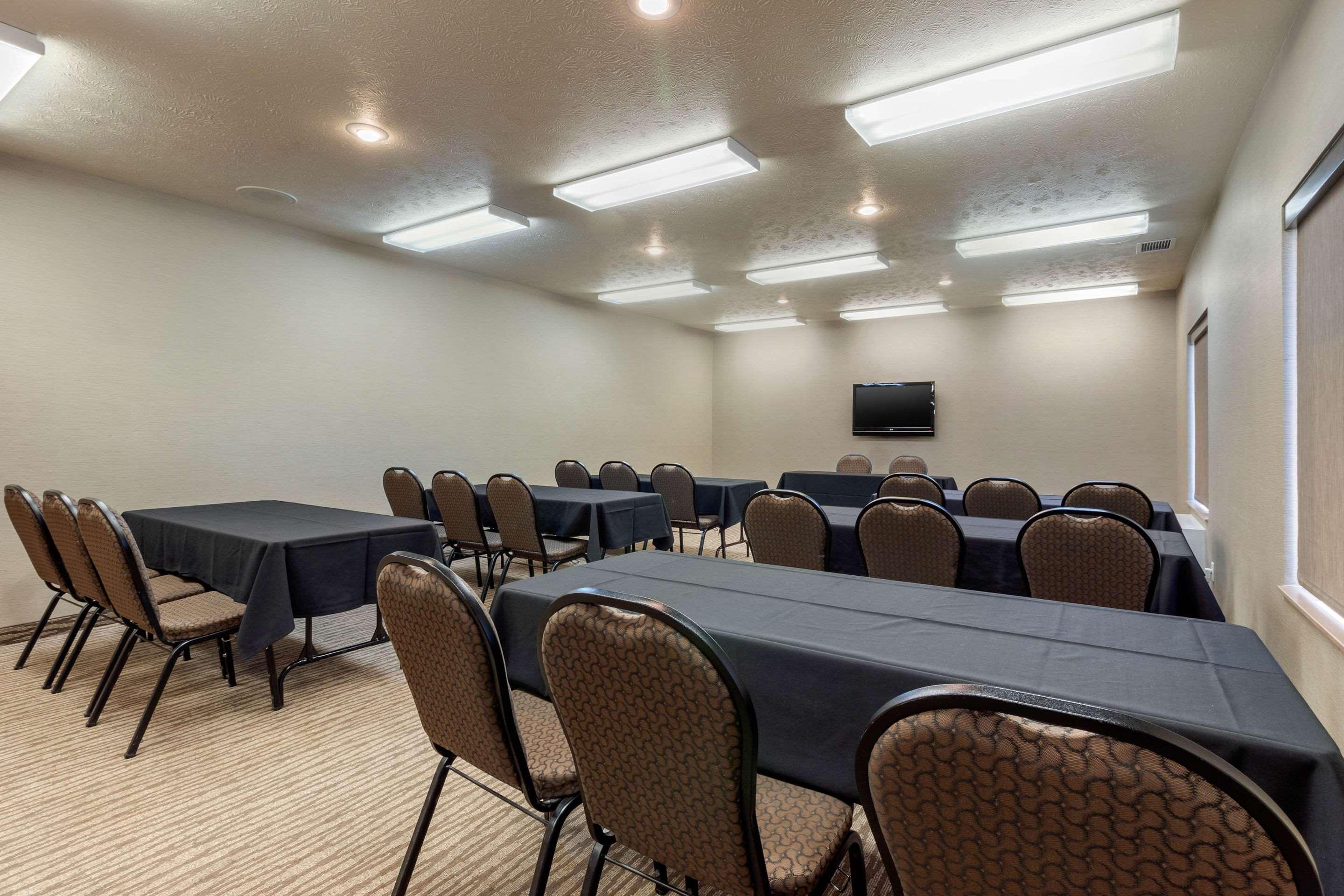 Comfort Inn & Suites Mitchell I-90 Extérieur photo