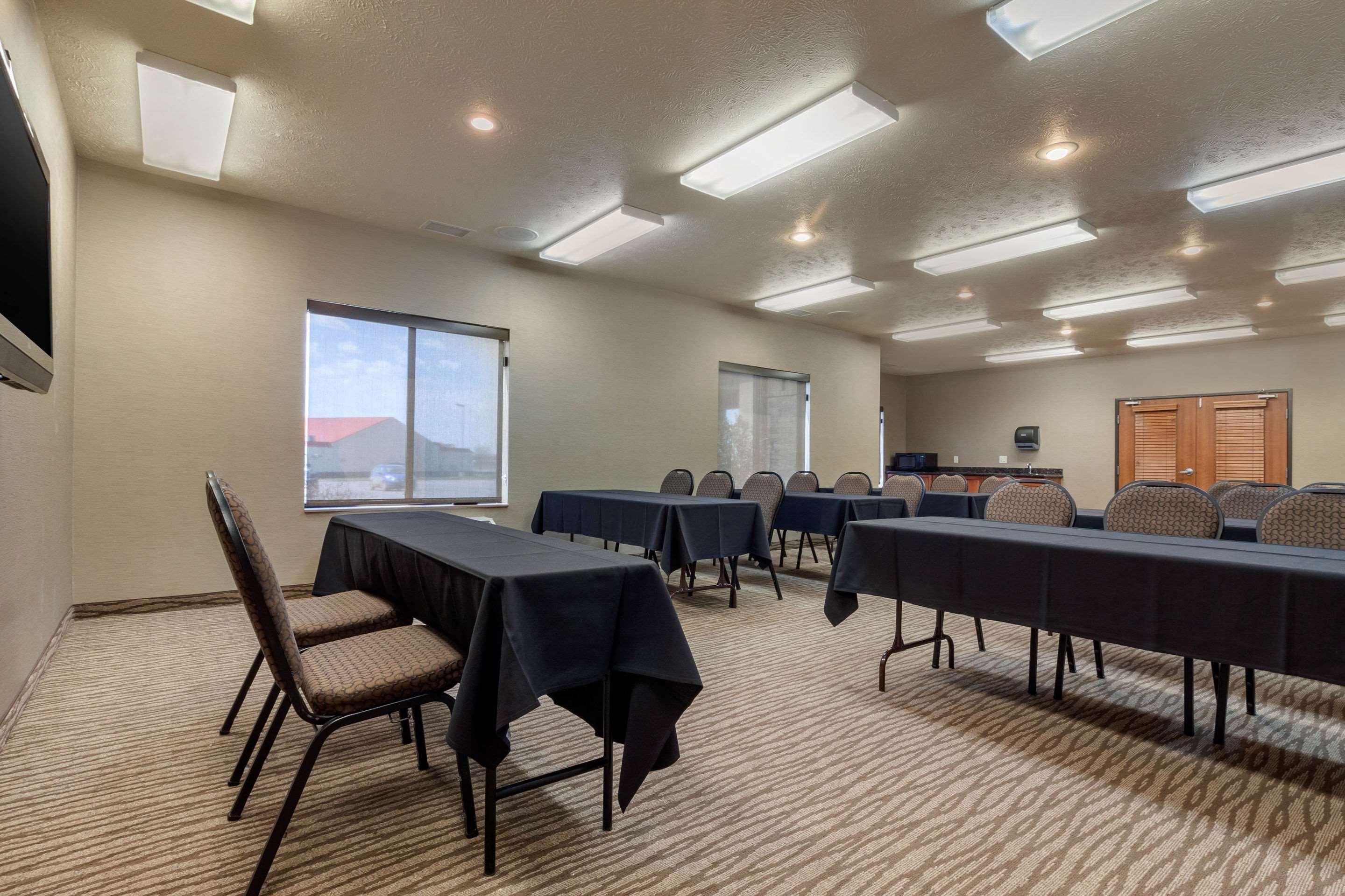Comfort Inn & Suites Mitchell I-90 Extérieur photo