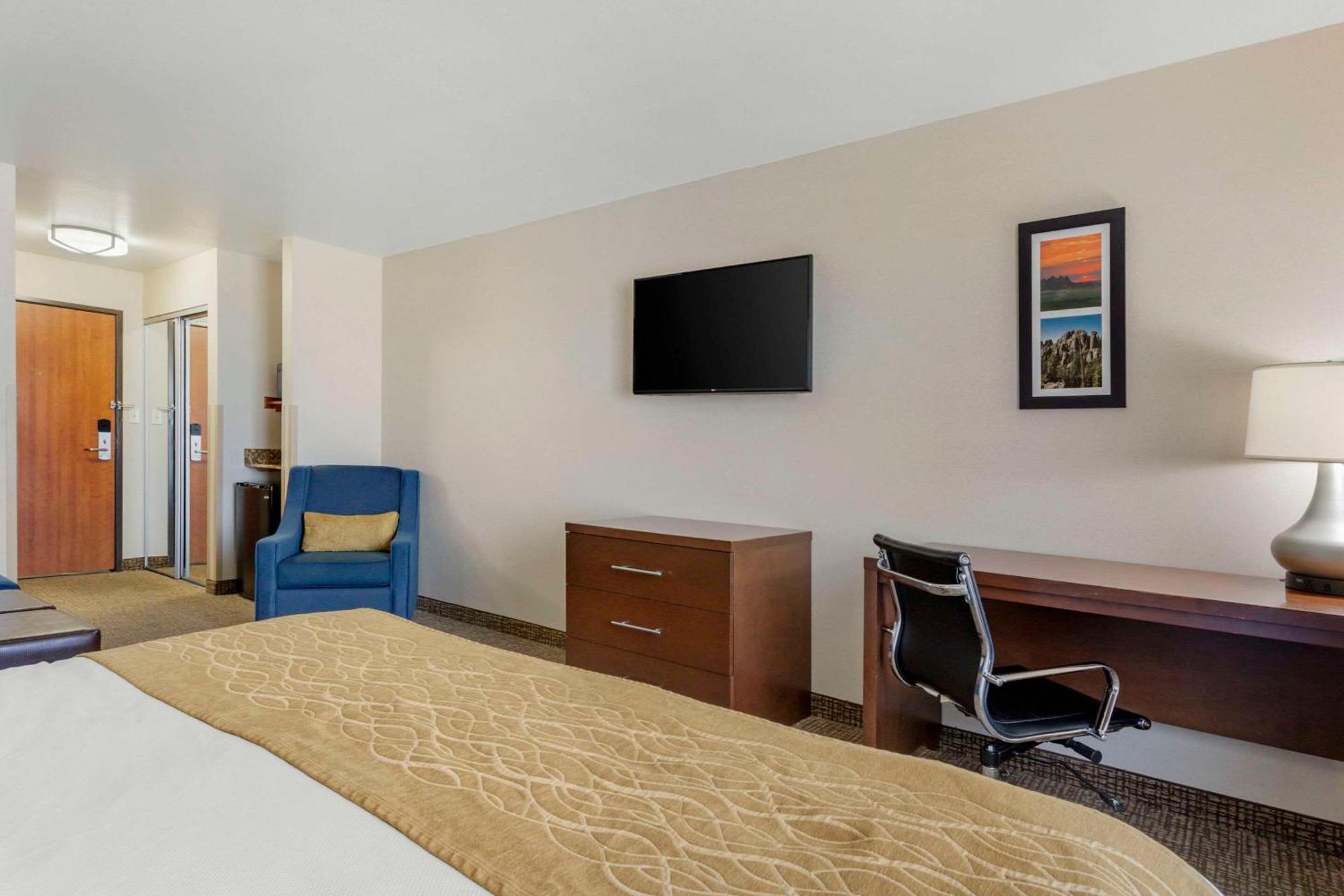 Comfort Inn & Suites Mitchell I-90 Extérieur photo
