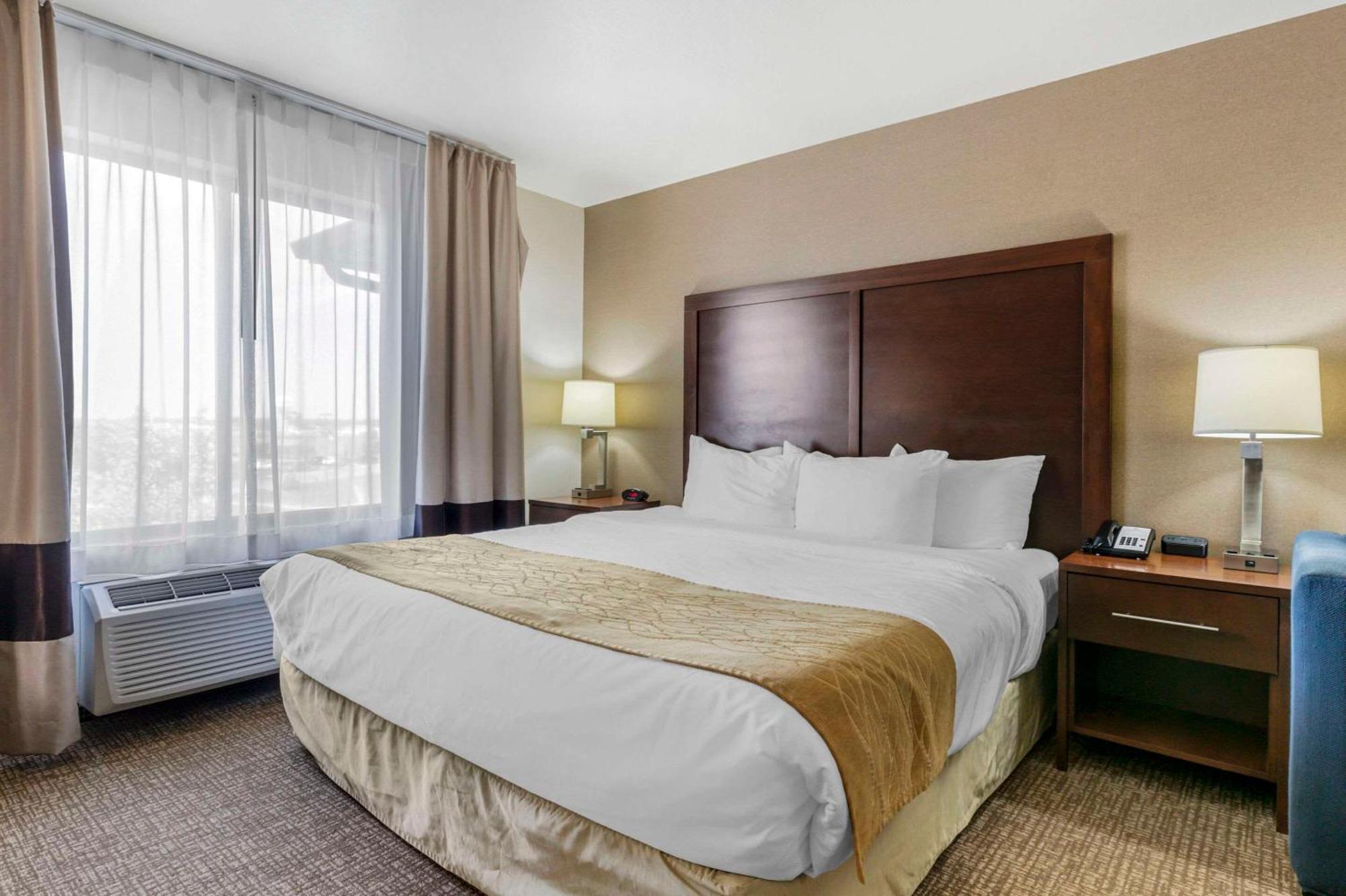 Comfort Inn & Suites Mitchell I-90 Extérieur photo